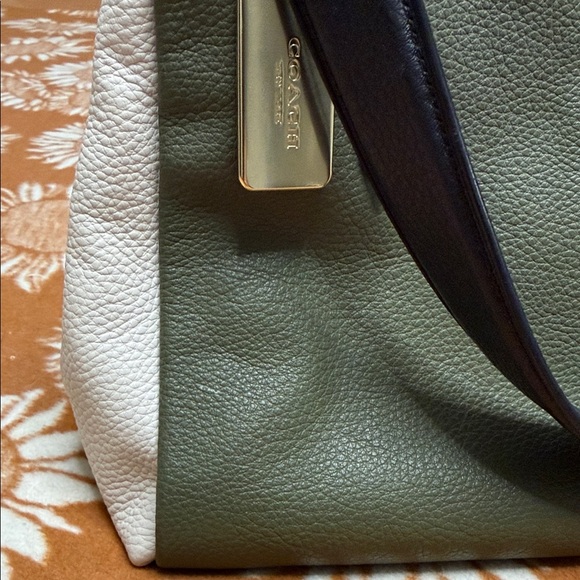 Coach Dark Olive, White, & Black Pebbled Leather Shoulder Bag with Wallet - Picture 8 of 11